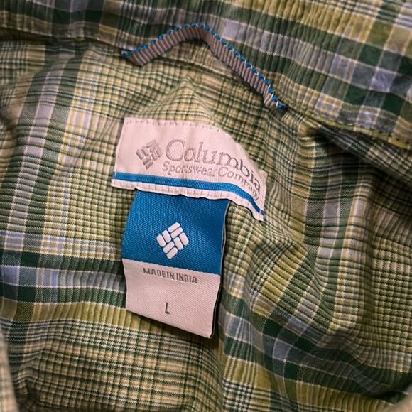 Columbia green button up L - Picture 7 of 7